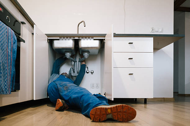 Professional Emergency Plumber technician working in Alexis, NC